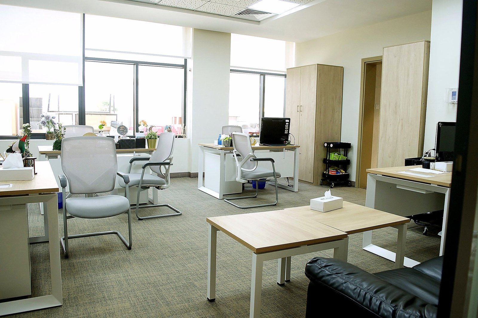 Modern furnished staff office — commercial interior photography Abu Dhabi